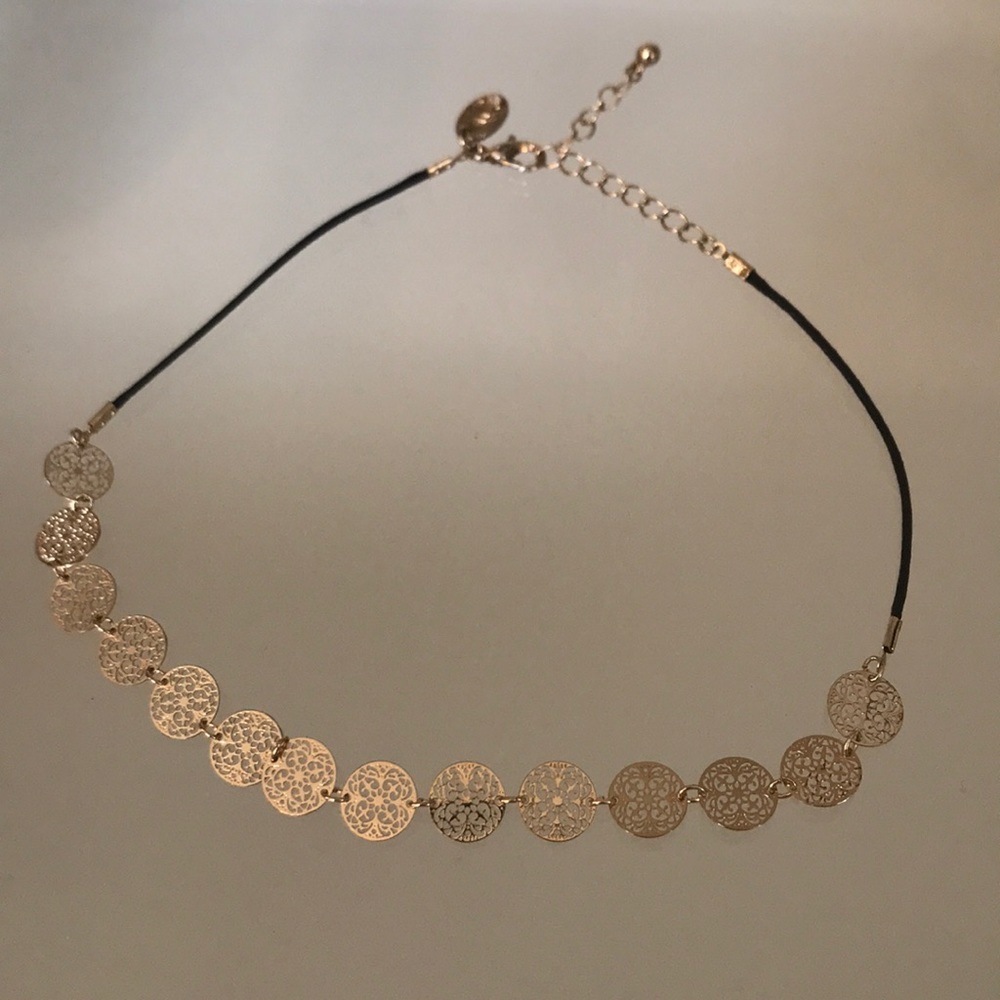 Gold chocker necklace